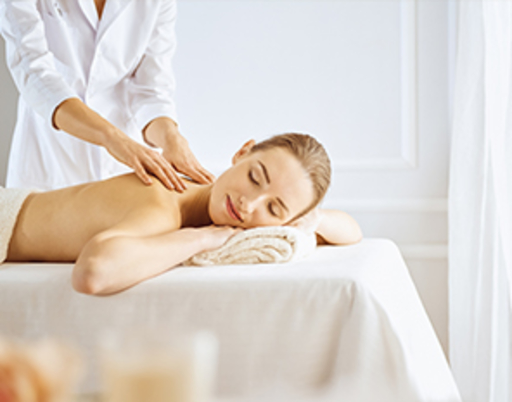 Women gets massage | Cucumba Alappuzha